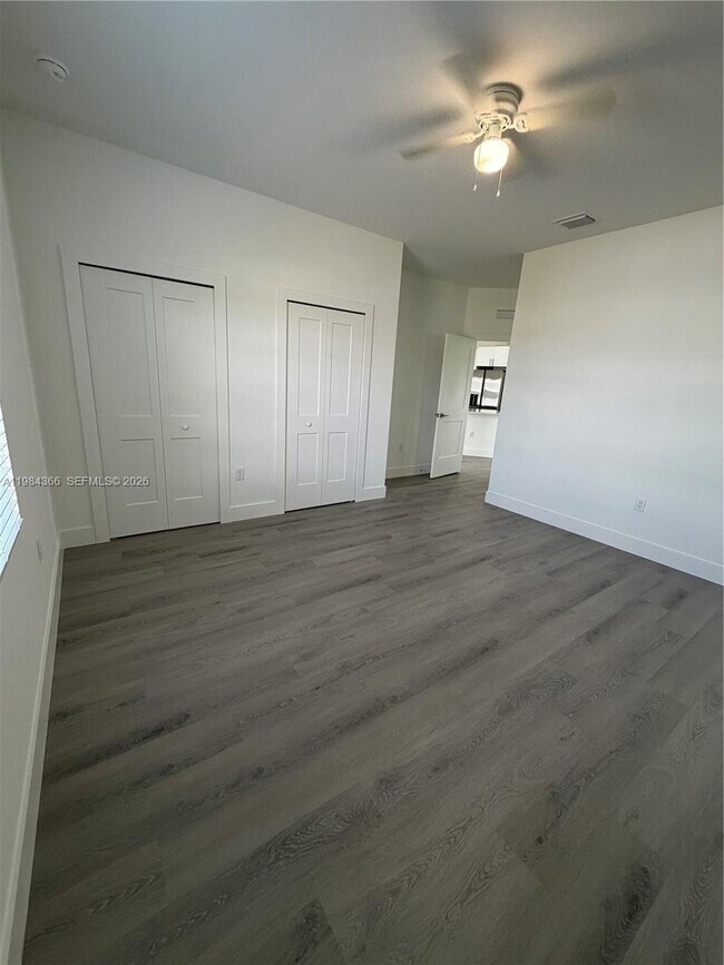 Building Photo - 721 Ivan Ave S