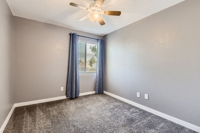 Building Photo - 4915 S Flanders Ct