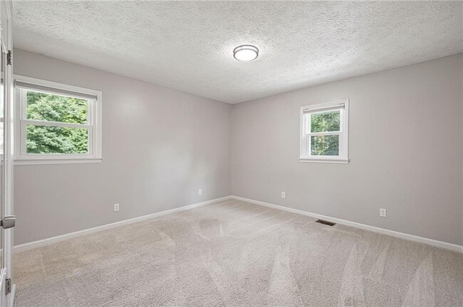Building Photo - 387 Pine Acres Dr