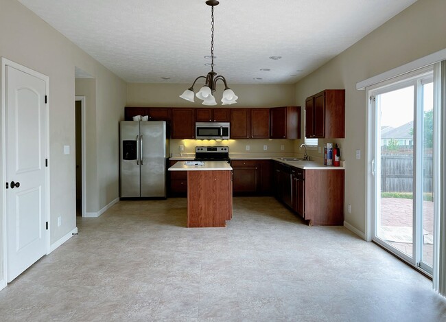 Building Photo - Charming 4-Bed Home in Blackthorne Subdivision - Cul-de-Sac Location!