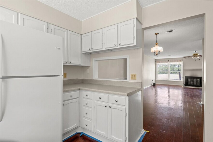 Building Photo - 488 Greenview Dr