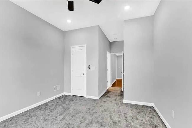 Building Photo - 313 S Newkirk St