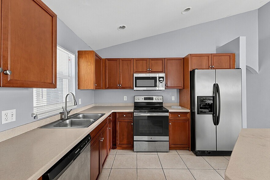 Building Photo - 4214 22nd St SW