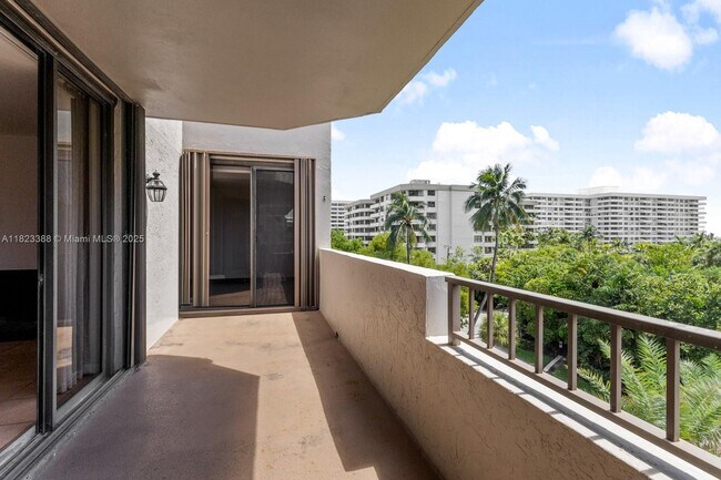 Building Photo - 161 Crandon Blvd