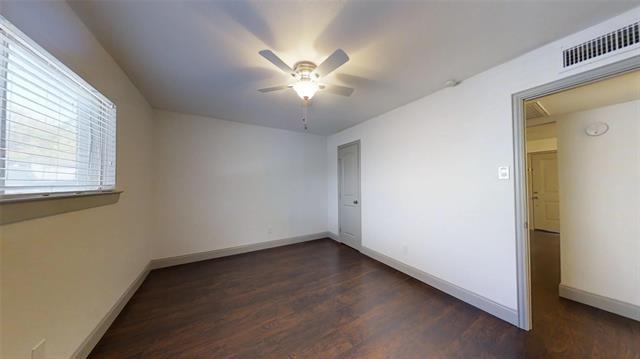 Building Photo - 404 E 9th St