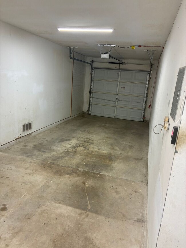 Building Photo - December Move In