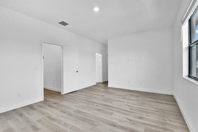 Building Photo - 702 Stellar Ct