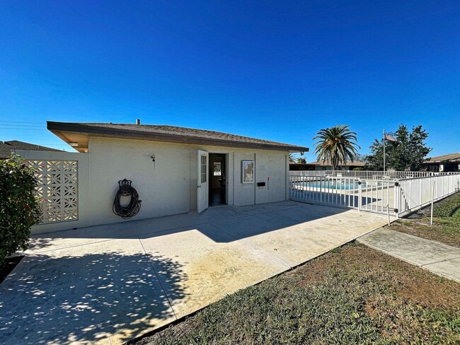 Building Photo - 2BD/2BA/1CG in Vivienda West - a 55+Community