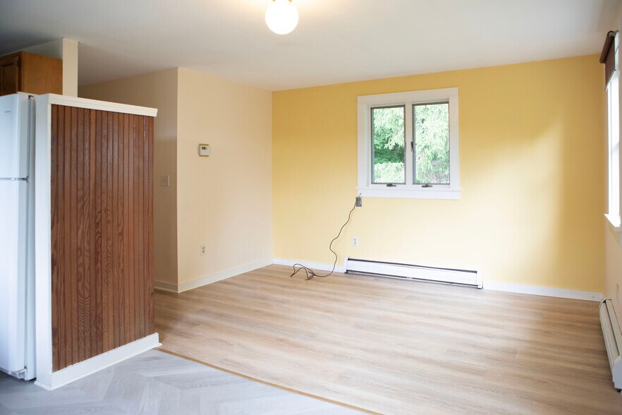 Building Photo - 202 Floral Ave