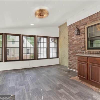 Building Photo - 3270 Brookview Dr