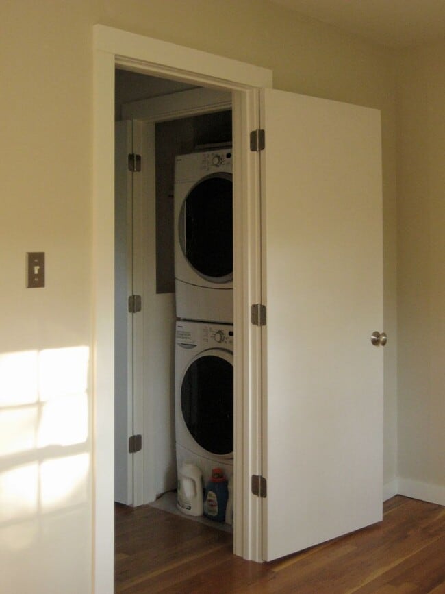 Building Photo - 415 Burgoyne Rd