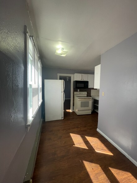 Building Photo - 115 Sycamore St