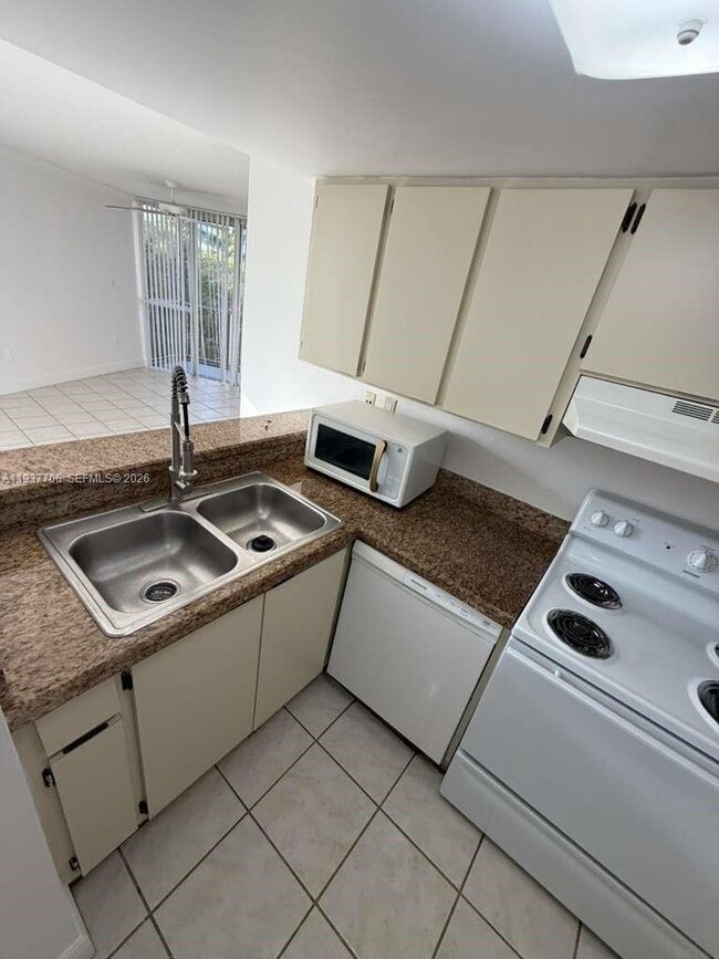 Building Photo - 6995 NW 186th St