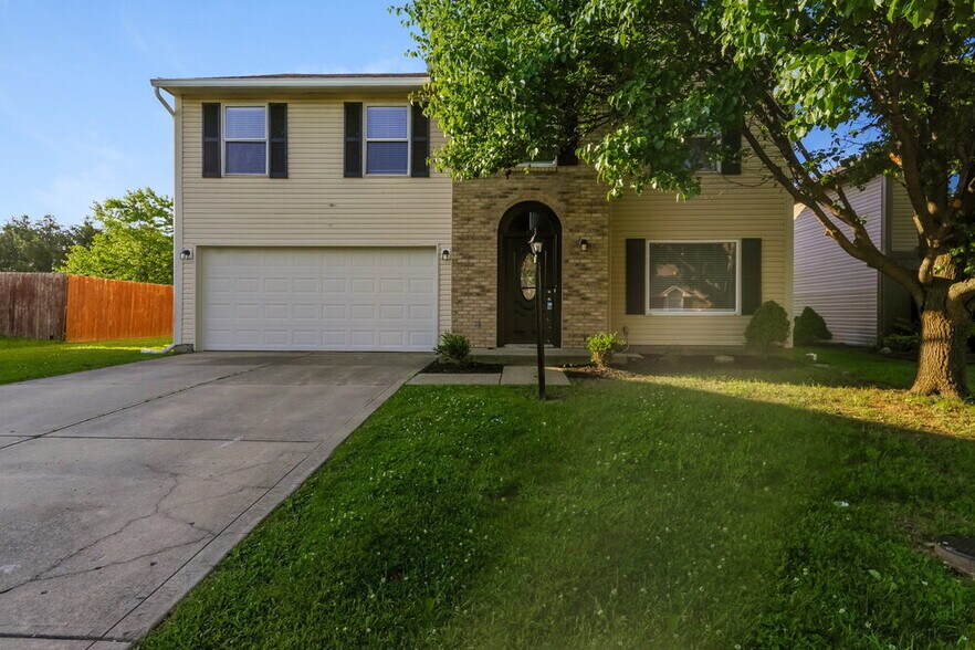 Primary Photo - 304 E Pine Ridge Dr