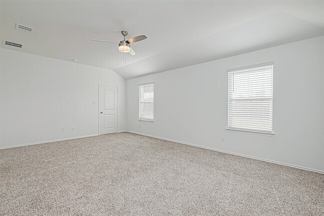 Building Photo - 532 Comal Trl