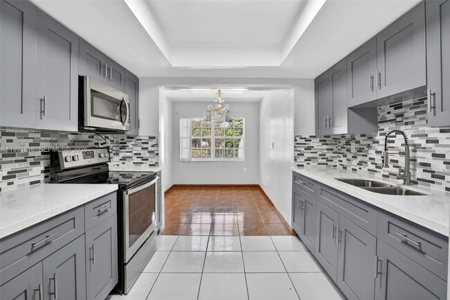 Building Photo - 2521 NW 72nd Ave