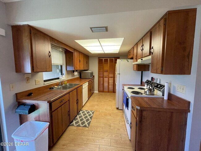Building Photo - 1000 Egret Ct