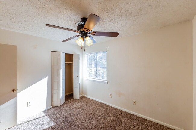 Building Photo - Stunning 3 Bedroom Home in Millbrook, AL!