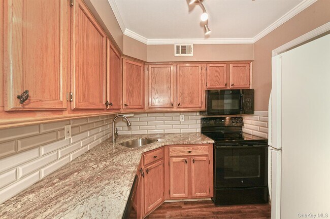 Building Photo - 171 Fairview Cir