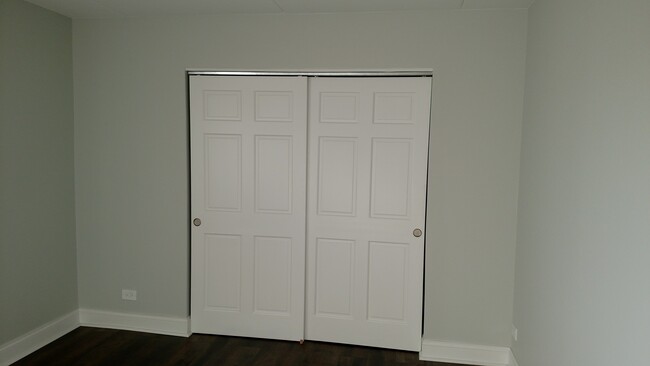 Large Bedroom - 475 Plum Creek Dr