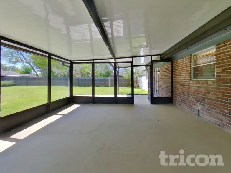 Building Photo - 2159 Acorn Manor
