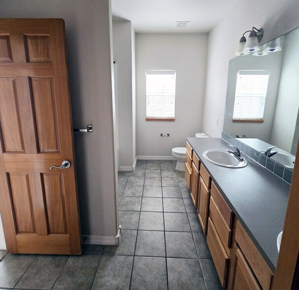 Master Bathroom - 5220 Boardwalk Dr