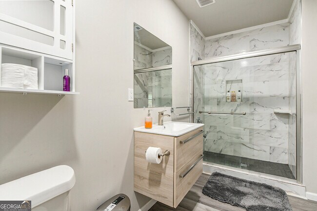 Building Photo - 138 Logan Pass Dr