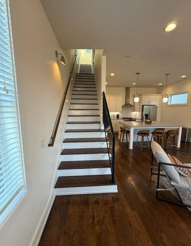 Building Photo - 2718 Delaware Ave