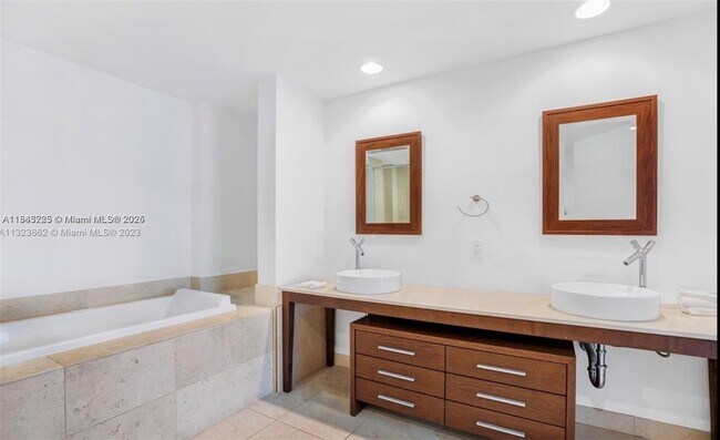 Building Photo - 475 Brickell Ave