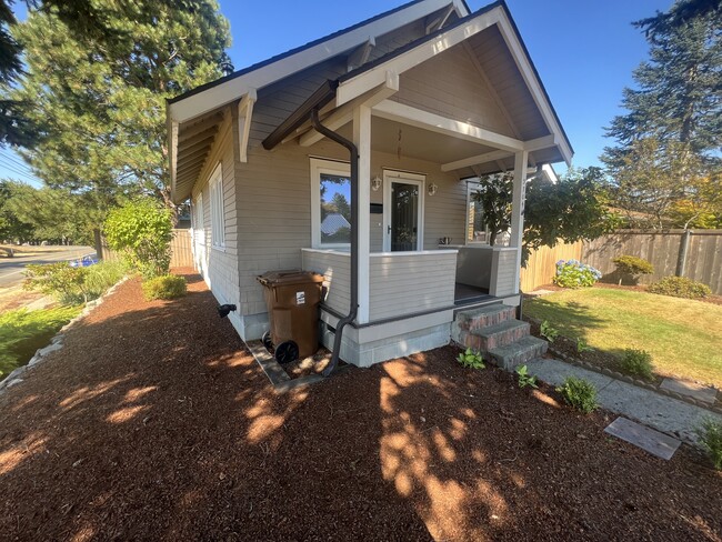 Primary Photo - 3704 N Huson St