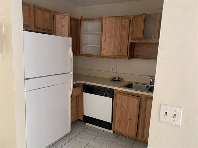 Building Photo - 10850 Royal Palm Blvd