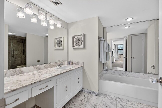 Building Photo - 3400 N Ocean Dr