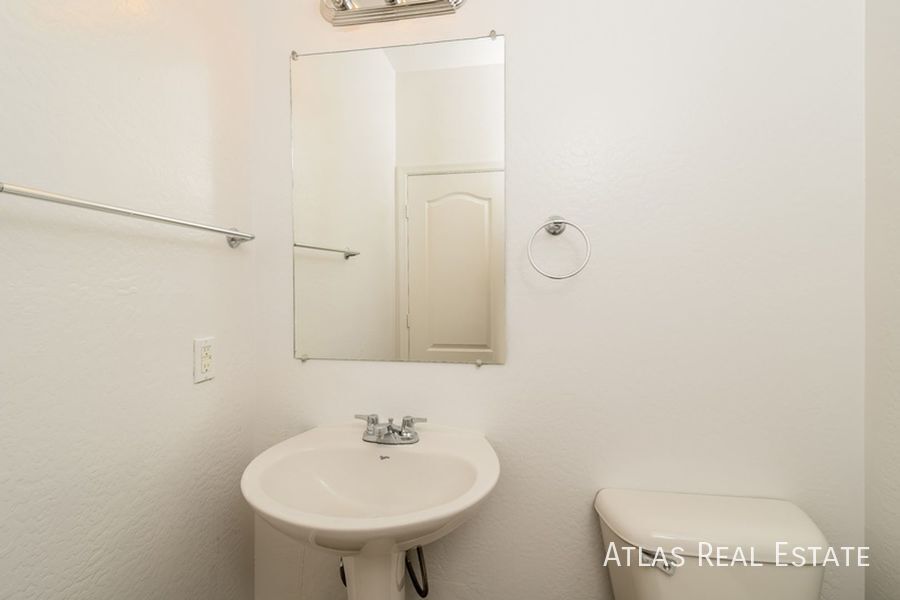 Building Photo - 1118 E Desert Springs Way