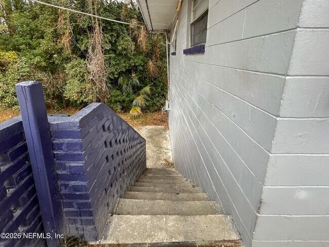 Building Photo - 1122 Woodruff Ave