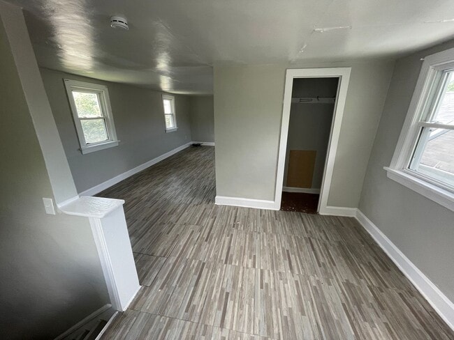 Building Photo - SECTION 8 and EDEN Accepted! Spacious, New...