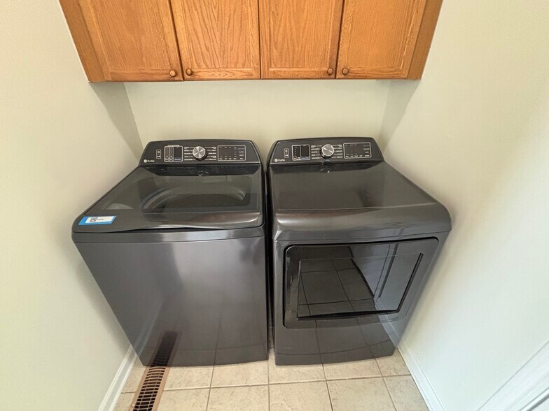 Building Photo - 15938 Wayland Dr