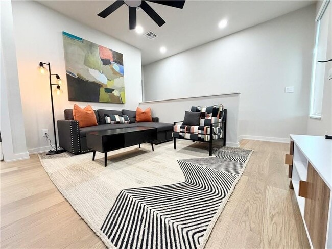 Building Photo - 611 SW 2nd St