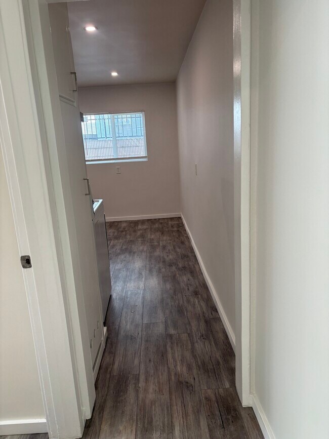 Building Photo - 12437 Rose Ave