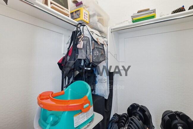 Building Photo - 392 S 194th Ln