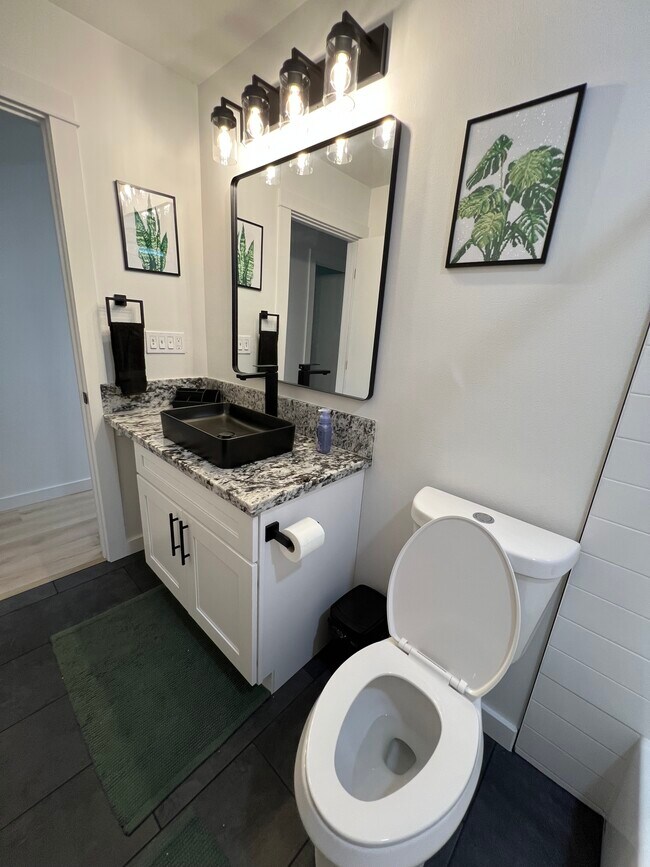 Building Photo - 16-2144-2144 Treefern Dr