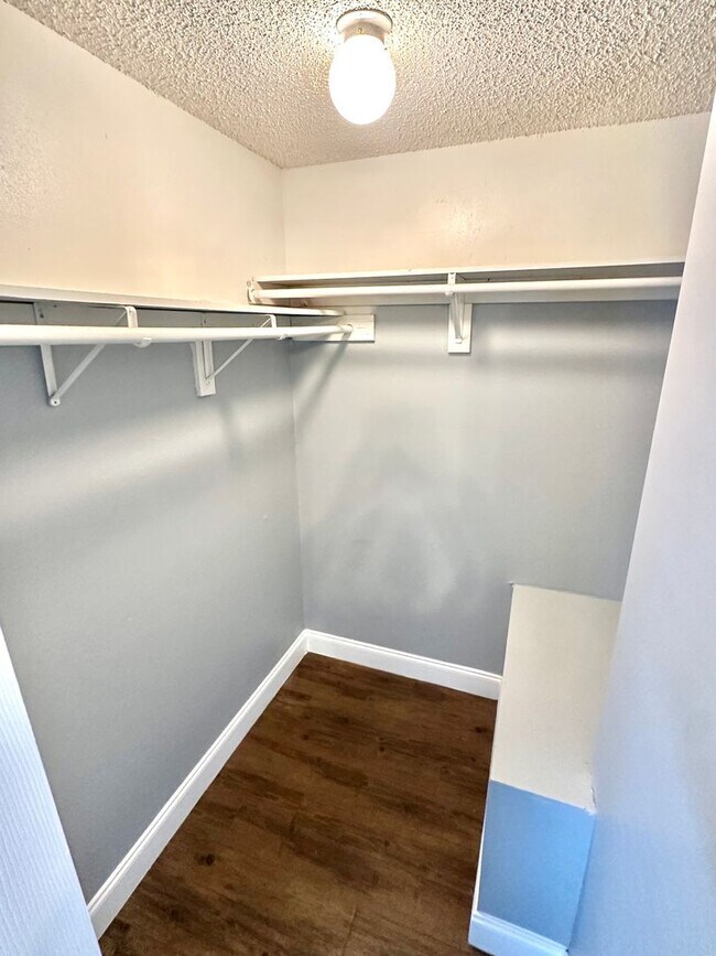 Building Photo - Now Leasing: 2-Bedroom Home with Garage & ...