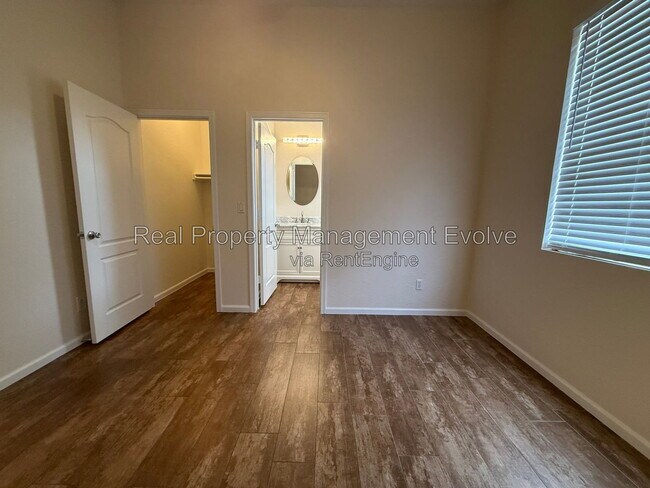 Building Photo - 1234 W Remington Dr
