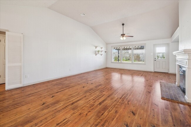 Building Photo - 2824 Meadow Brook Ct