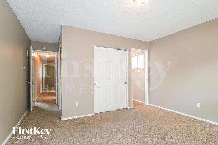 Building Photo - 6219 Silver Fox Dr