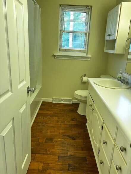 Building Photo - 12848 Farm Pond Ln