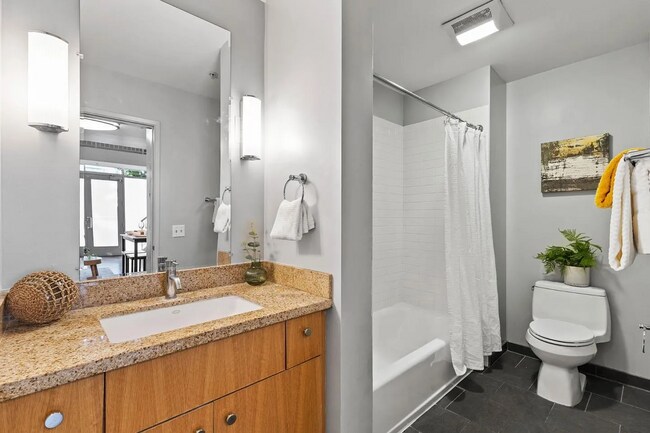 Building Photo - Unit 105