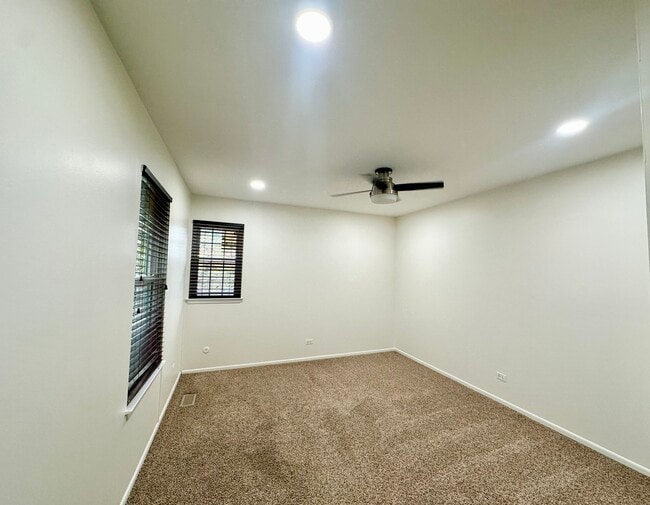 Building Photo - 1234 Churchill Ct