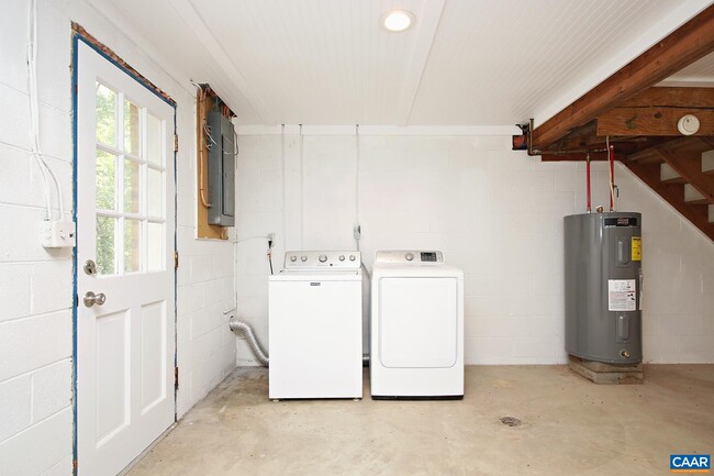 Building Photo - 110 Olinda Dr