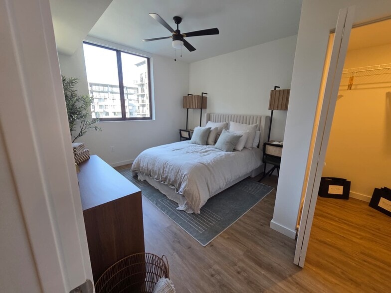 Building Photo - 751 E 28th St