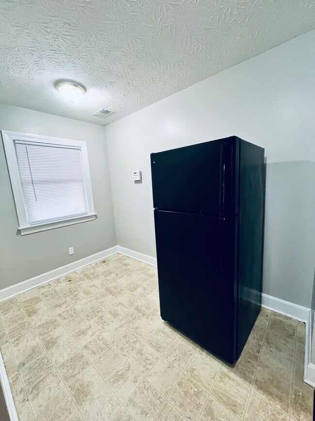 Building Photo - 4417 Sunset Ave